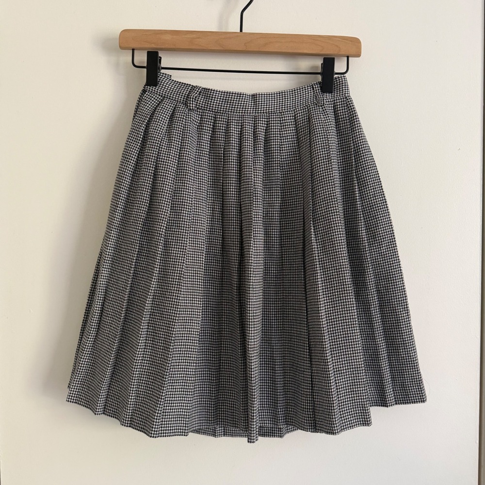 Women's Black & White Gingham Pleated Mini Skirt